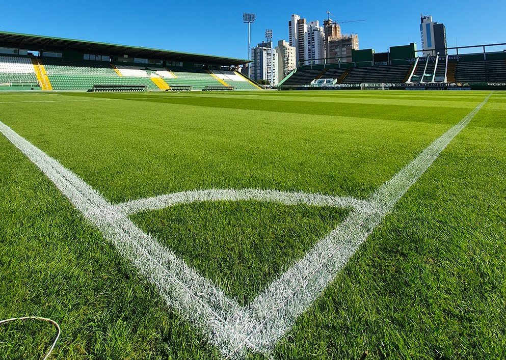 Chapecoense acerta com o meia Ravanelli para sequência de 2021