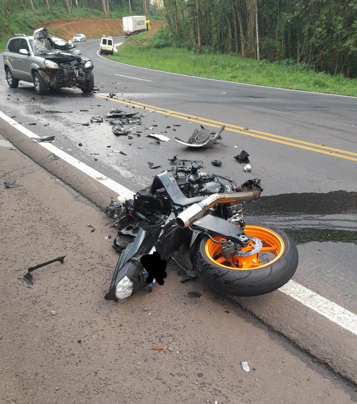 Batida Frontal Entre Carro E Moto Deixa Jovem Com Ferimentos Graves Na