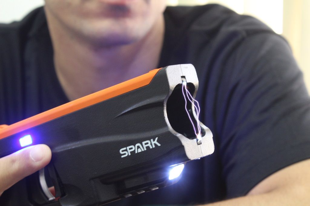 Você sabe como funciona uma arma de choque? DI Regional Portal de Notícias de Chapecó e Região