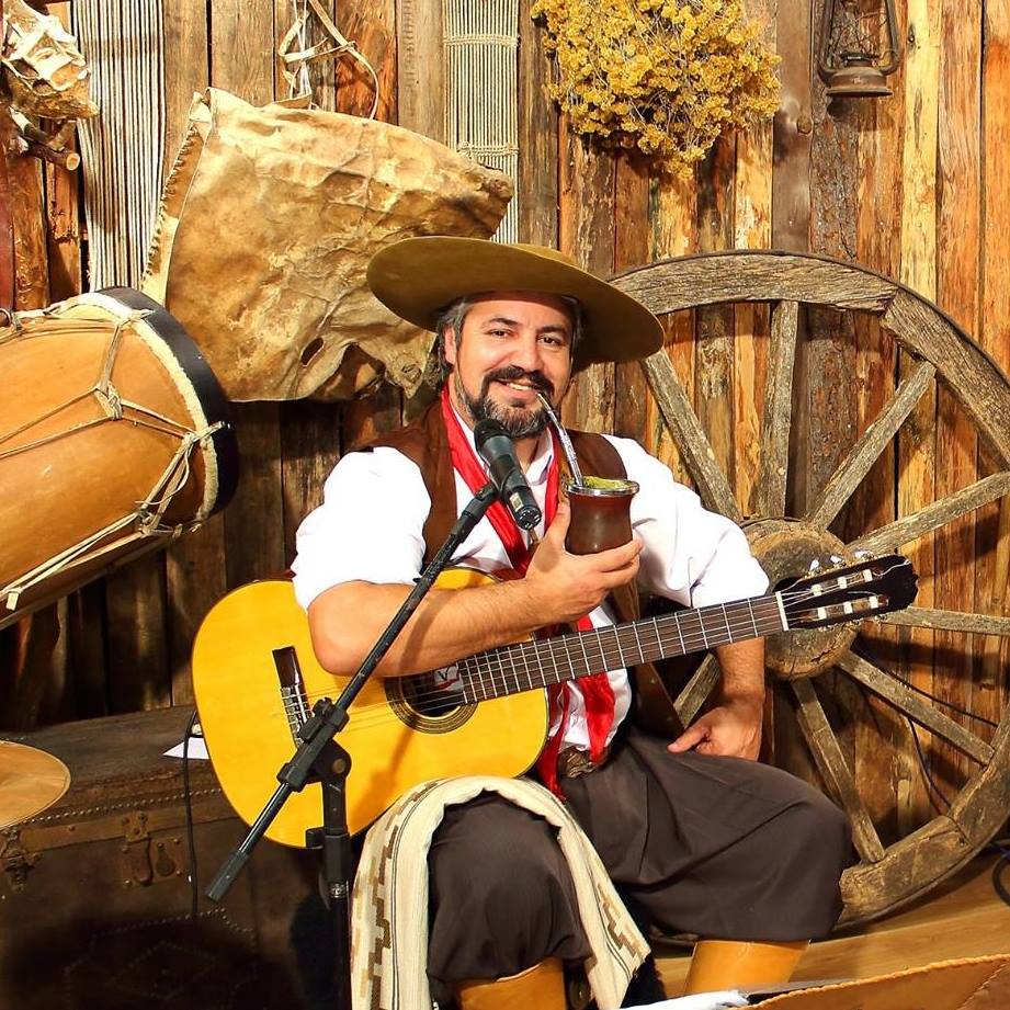 Hoje Nilton Ferreira é atração principal no Acampamento Farroupilha