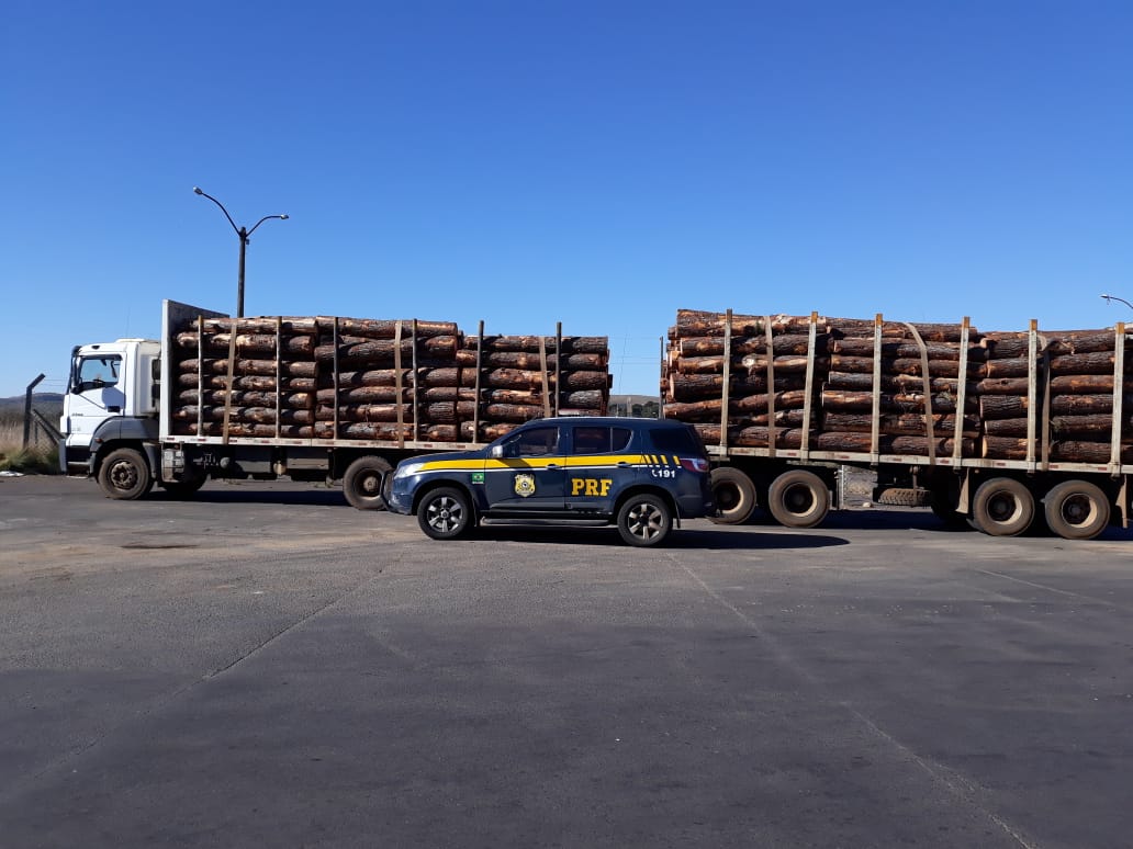 PRF de Rio do Sul flagra caminhão arqueado pelo excesso de peso